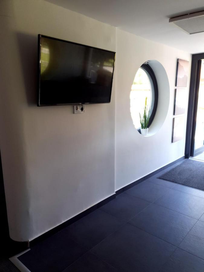 No Stress Panzio-Pizzeria-Sporttabor Bed & Breakfast Harkany Exterior photo