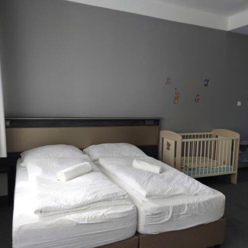 No Stress Panzio-Pizzeria-Sporttabor Bed & Breakfast Harkany Exterior photo